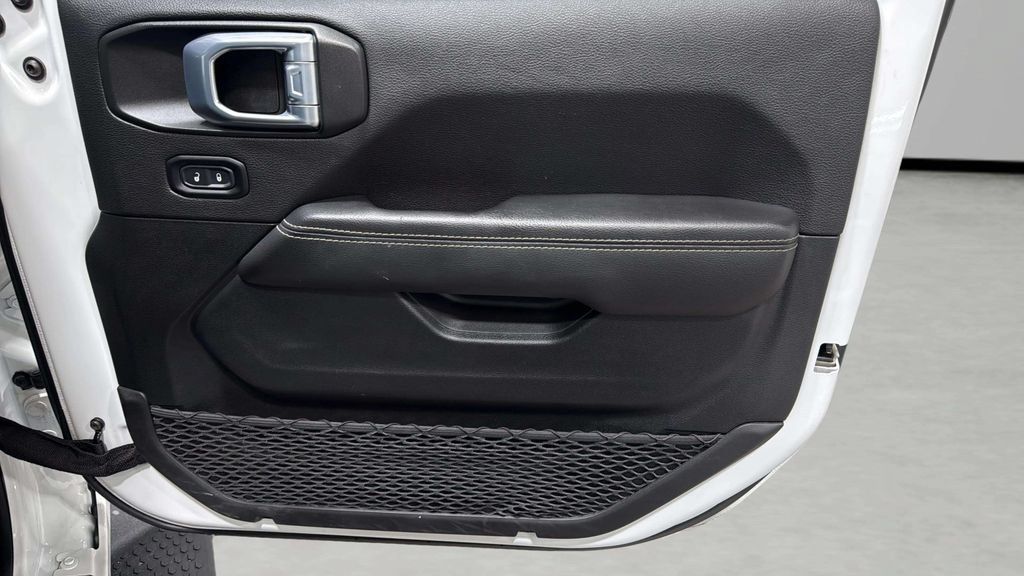 Used 2021 Jeep Wrangler Unlimited Sahara w/ Uconnect 4C Nav & Sound Group AWD/4WD image 9