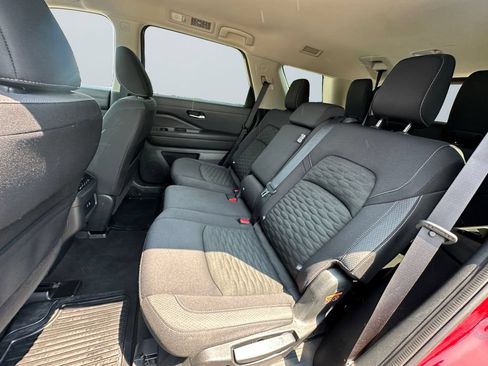 Used 2022 Nissan Pathfinder SV AWD/4WD image 13