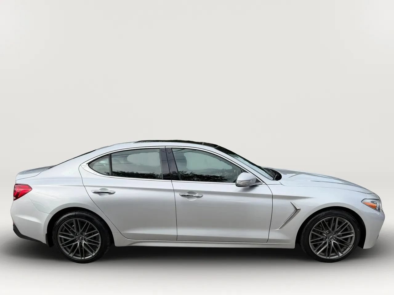 Used 2019 Genesis G70 2.0T Advanced w/ Elite Package RWD image 2