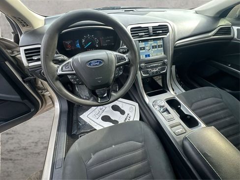 Used 2018 Ford Fusion SE w/ Fusion SE Technology Package FWD image 25
