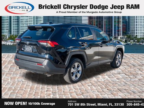 Used 2022 Toyota RAV4 XLE AWD/4WD image 5