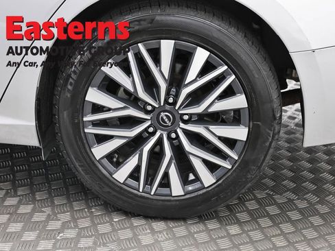 Used 2024 Nissan Altima 2.5 SV FWD image 33