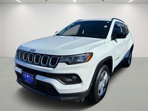 Used 2024 Jeep Compass Latitude AWD/4WD image 1