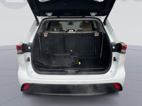 Used 2023 Toyota Highlander XLE image 26