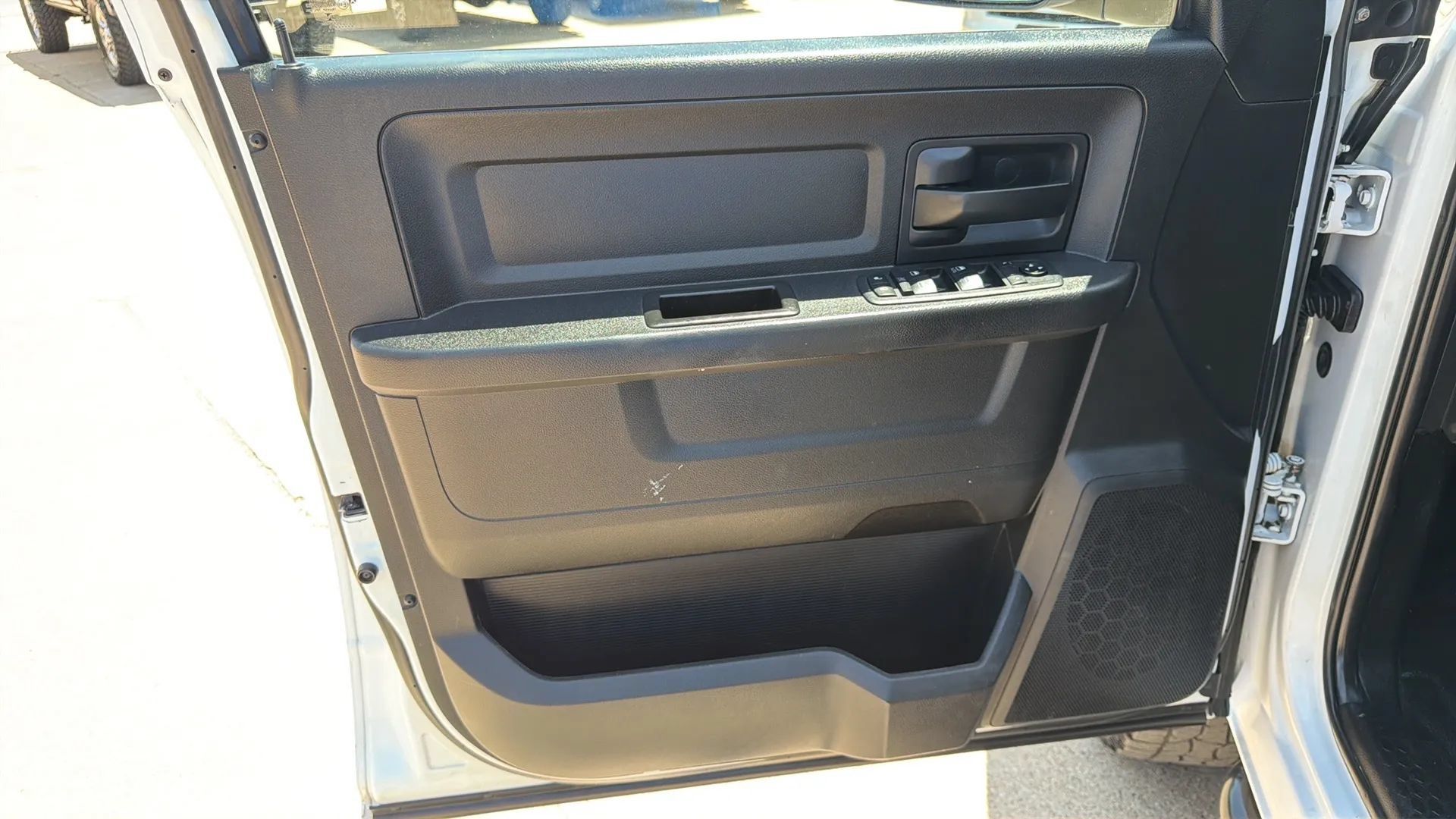 Used 2018 RAM 3500 Tradesman w/ Chrome Appearance Group AWD/4WD image 9