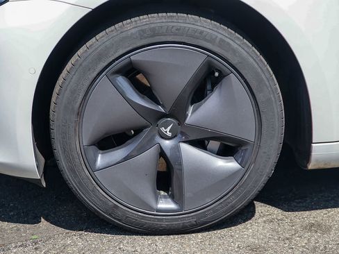 Used 2020 Tesla Model 3 Standard Range Plus image 9