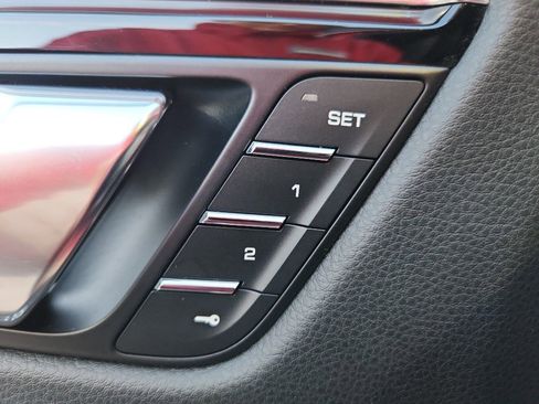 Certified 2024 Porsche Macan Base image 16