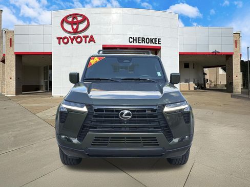 Used 2024 Lexus GX 550 w/ Accessory Package (Z1) AWD/4WD image 2