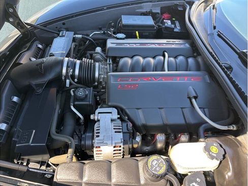 Used 2005 Chevrolet Corvette Coupe w/ Preferred Equipment Group RWD image 19