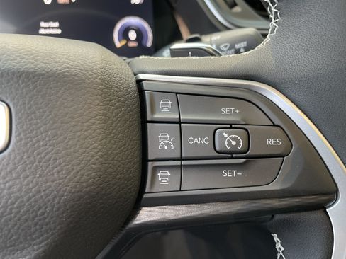 Used 2025 Jeep Grand Cherokee Laredo X w/ Luxury Tech Group I AWD/4WD image 18