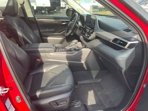 Used 2022 Toyota Highlander Platinum AWD/4WD image 14