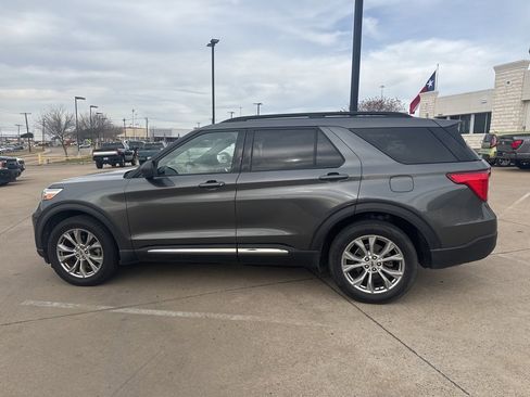 Used 2020 Ford Explorer XLT w/ Equipment Group 202A image 8