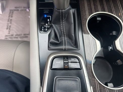 Used 2017 Lexus RX 450h AWD image 27