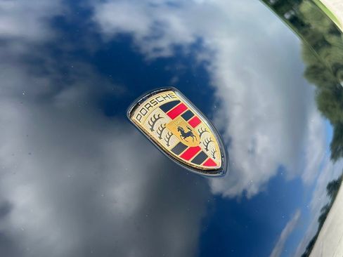 Used 2022 Porsche Macan AWD/4WD image 10