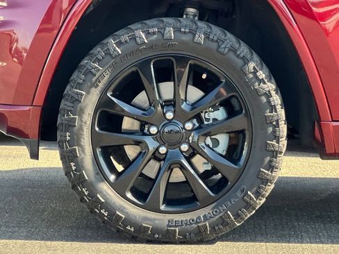Used 2021 Jeep Grand Cherokee Laredo X AWD/4WD image 38