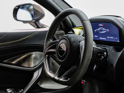 Used 2018 McLaren 720S Performance RWD image 14