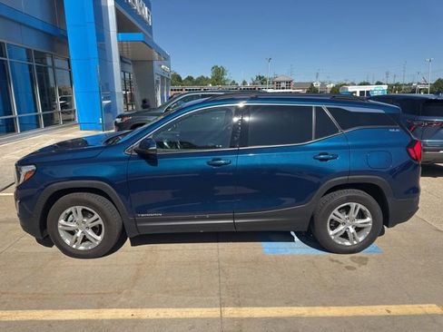 Used 2020 GMC Terrain SLE w/ Driver Convenience Package AWD/4WD image 8