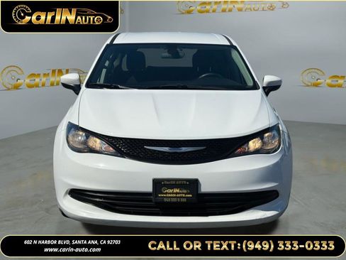 Used 2020 Chrysler Voyager L image 2