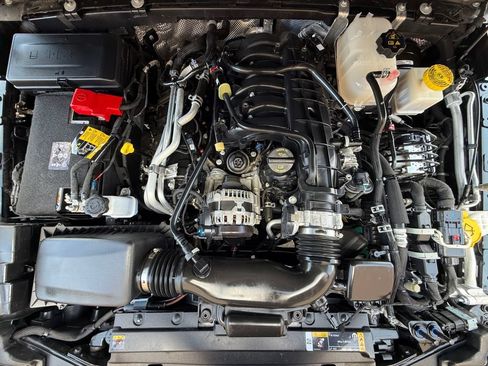Used 2024 Jeep Gladiator Sport AWD/4WD image 9