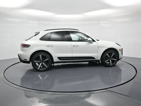 Certified 2026 Porsche Macan AWD/4WD image 31