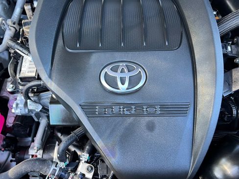 Used 2023 Toyota Highlander LE image 37