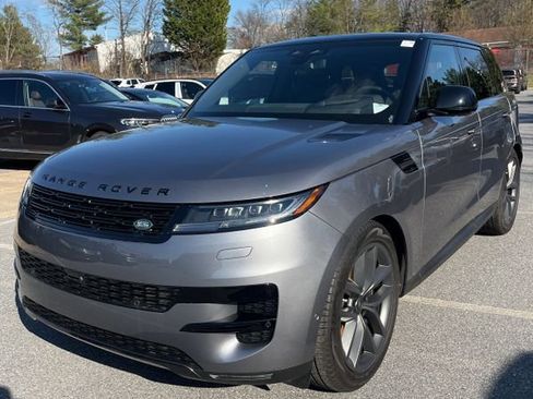 Used 2025 Land Rover Range Rover Sport SE image 1