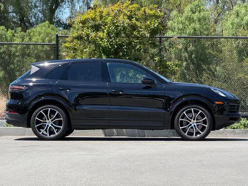 Certified 2023 Porsche Cayenne Platinum Edition AWD/4WD image 7