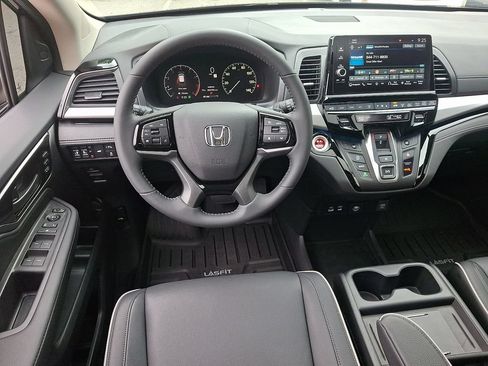Used 2026 Honda Odyssey Touring image 11
