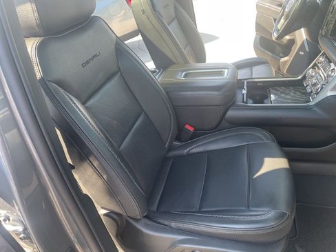 Certified 2022 GMC Yukon Denali w/ Advanced Technology Package image 11