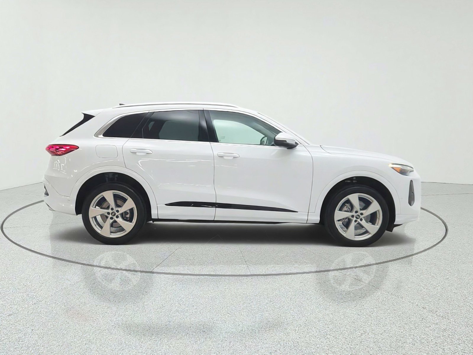 Used 2025 Audi Q5 Premium Plus AWD/4WD image 4