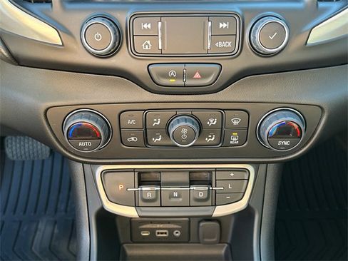 Used 2024 GMC Terrain Denali w/ Denali Premium Package image 32