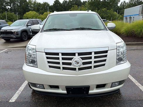 Used 2010 Cadillac Escalade ESV Premium RWD image 9