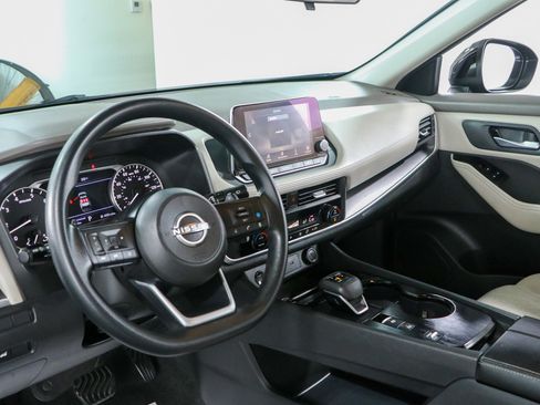 Used 2024 Nissan Rogue SV FWD image 22