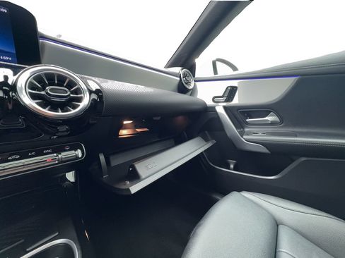 Used 2025 Mercedes-Benz CLA 250 image 40