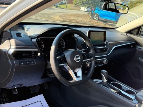 Used 2024 Nissan Altima 2.5 SV image 16