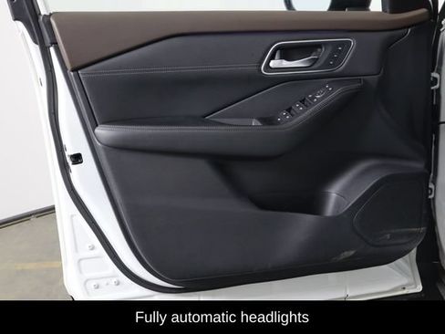 Used 2023 Nissan Rogue Platinum w/ Platinum Premium Package AWD/4WD image 16