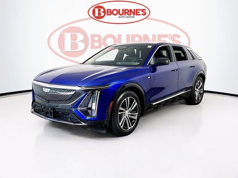 Used 2024 Cadillac Lyriq Luxury AWD/4WD image 8