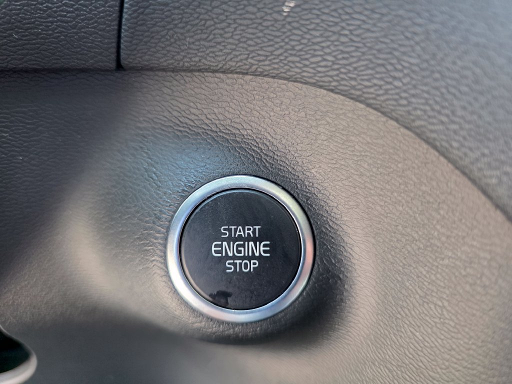 Used 2026 Volvo XC40 B5 Plus AWD/4WD image 19