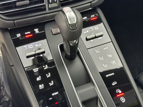 New 2026 Porsche Macan image 24