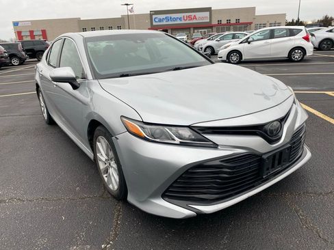 Used 2018 Toyota Camry LE image 2