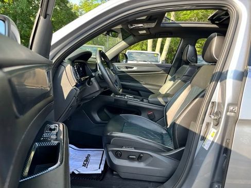 Used 2024 Volkswagen Atlas Cross Sport SEL Premium R-Line AWD/4WD image 15