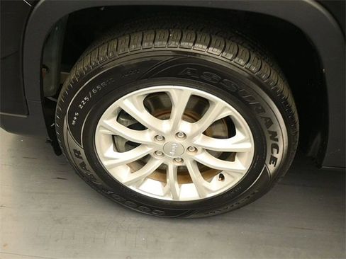 Used 2020 Jeep Cherokee Latitude image 14