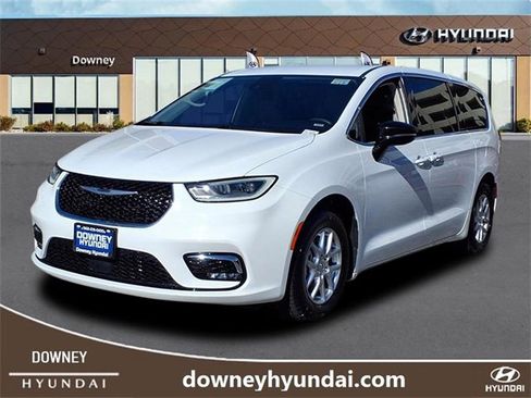 Used 2024 Chrysler Pacifica Touring-L image 1