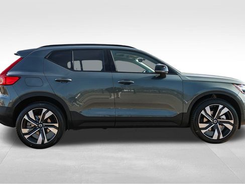 New 2026 Volvo XC40 B4 Plus w/ Climate Package image 4