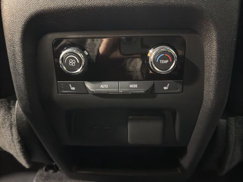 Used 2025 Chevrolet Traverse RS image 16