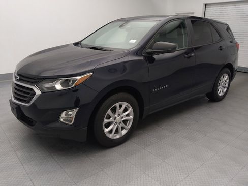 Used 2020 Chevrolet Equinox LS w/ LS Convenience Package FWD image 2