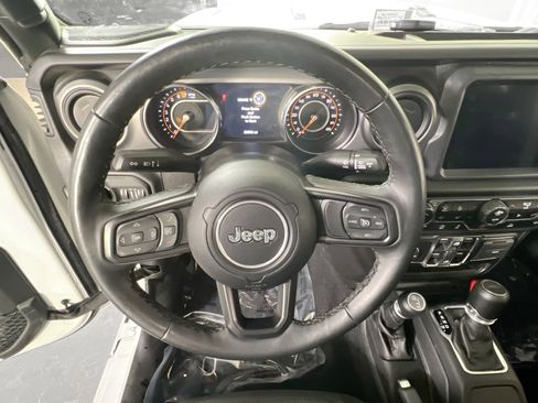 Used 2022 Jeep Gladiator Willys image 11
