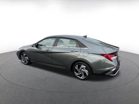 Used 2025 Hyundai Elantra Limited image 10