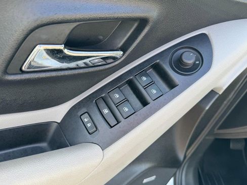 Used 2015 Chevrolet Trax LTZ image 16