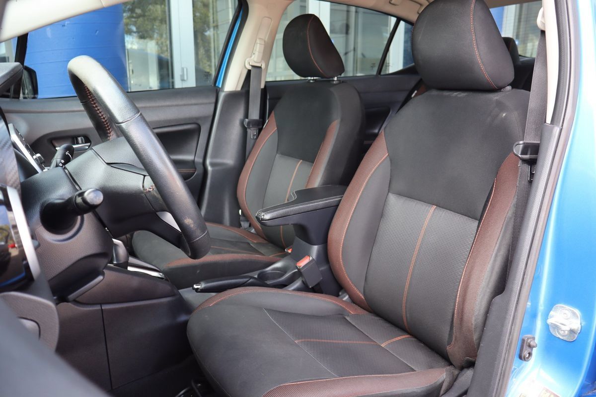 Used 2021 Nissan Versa SR w/ Convenience Package FWD image 10
